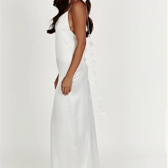 Meshki Elenora Backless White Dress - Picture 8 of 8